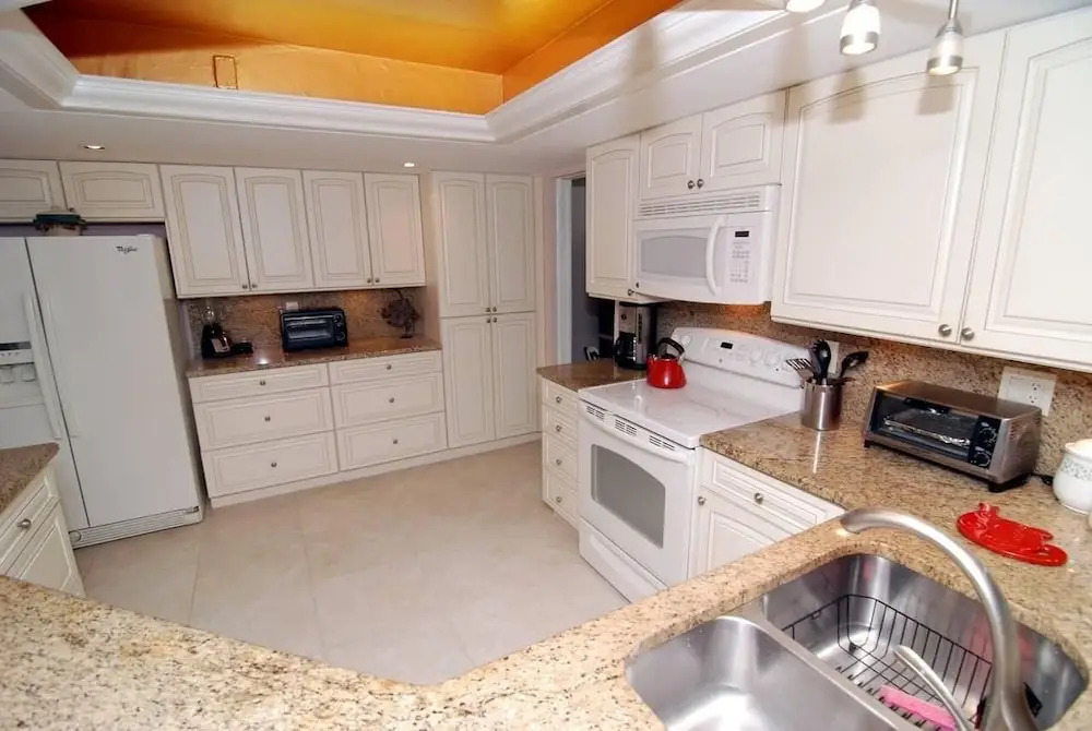 Beachcomber A101 - Gulf Views & Direct Beach Access! 3 Bedroom Condo