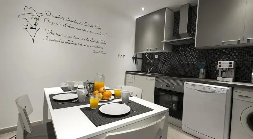 Beautiful&Charming Poets House