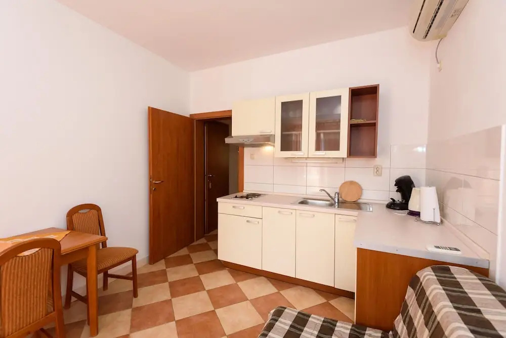 Apartments Zdravko