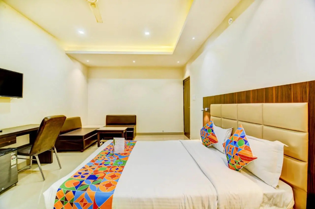 FabHotel Solitaire Inn