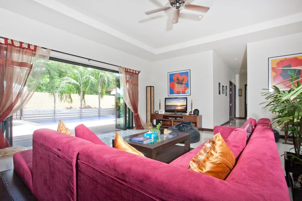 Villa Ploi Jantra 5 Bed Huge Holiday Home with Staff
