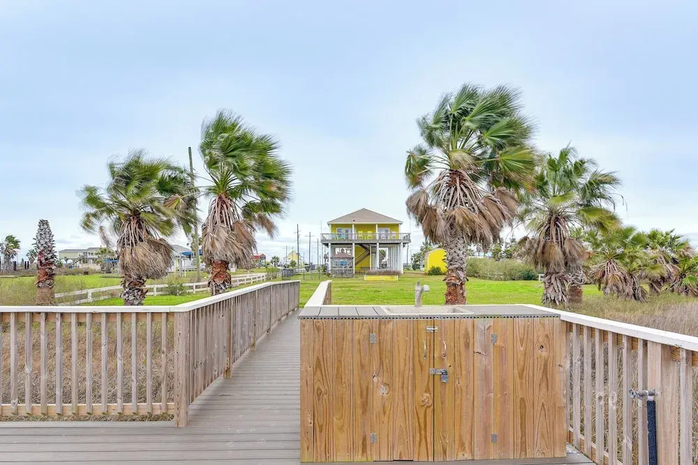 Walk to Beach! Bayfront Coastal Gem in Gilchrist