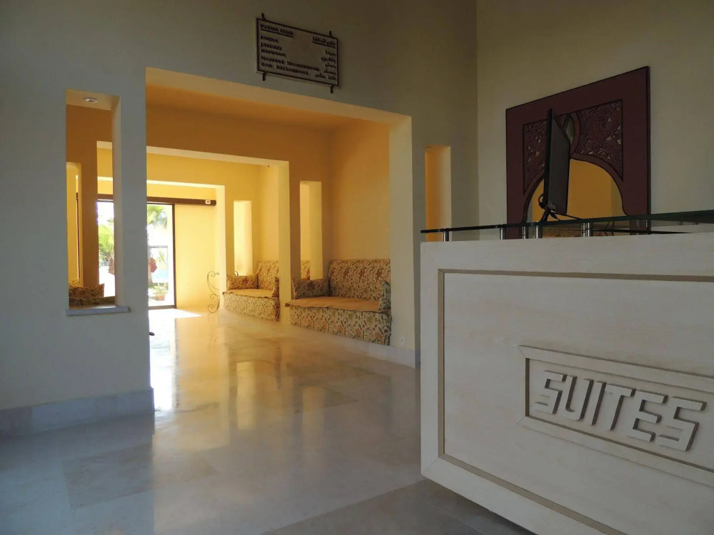 Suites Hôtel Les Charmilles & Spa