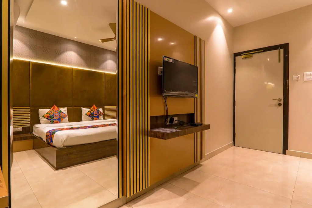 FabHotel Maya Crystal