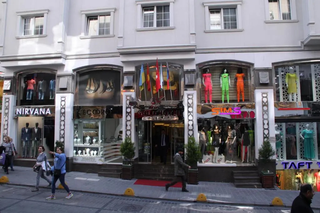 Gold Hotel