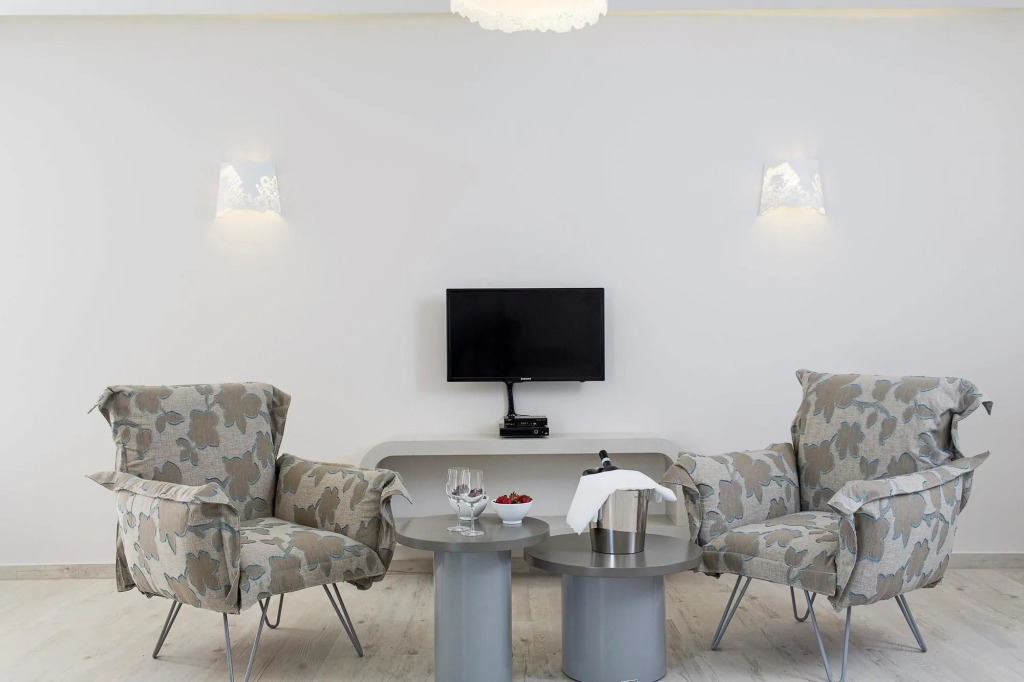 Kouros Art Hotel