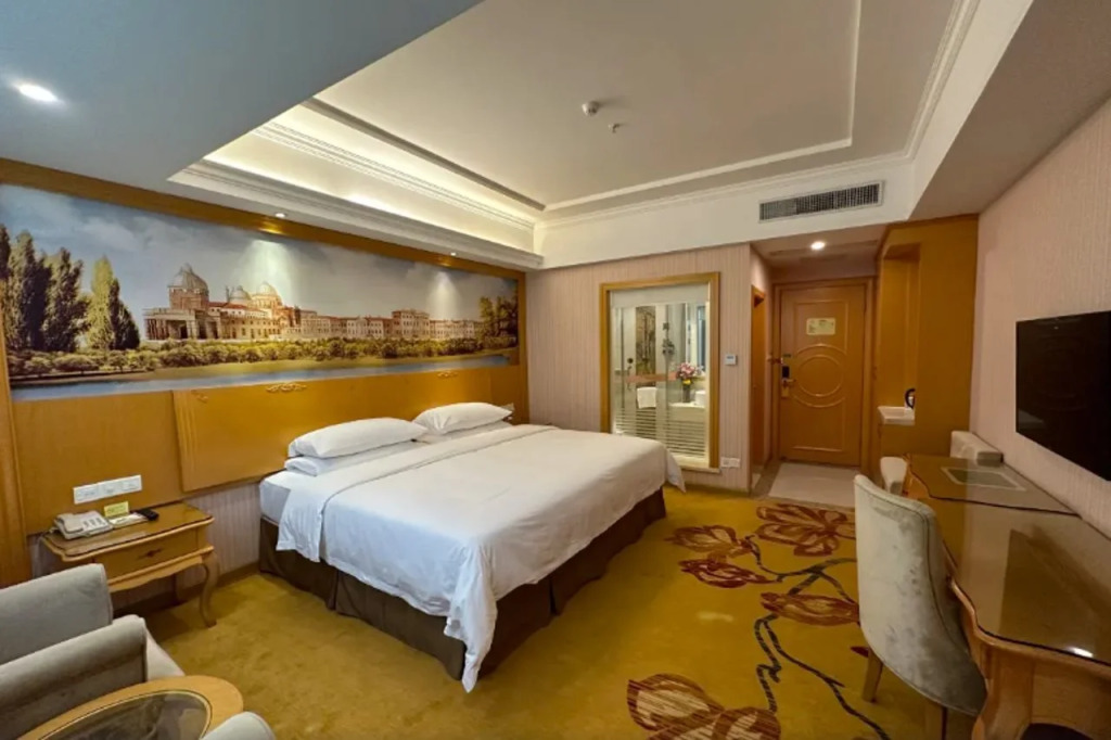 Vienna Hotel (Huizhou Qiuchang Yingbin Road)