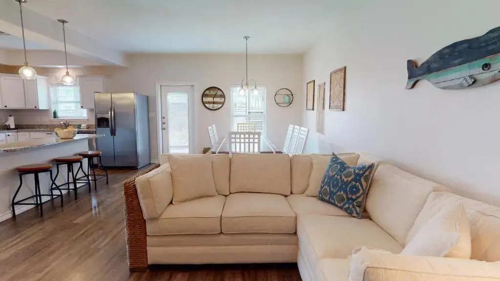 CLP804 Upscale 5 Bedroom Home, Close to Beach with Boardwalk, Community Pool