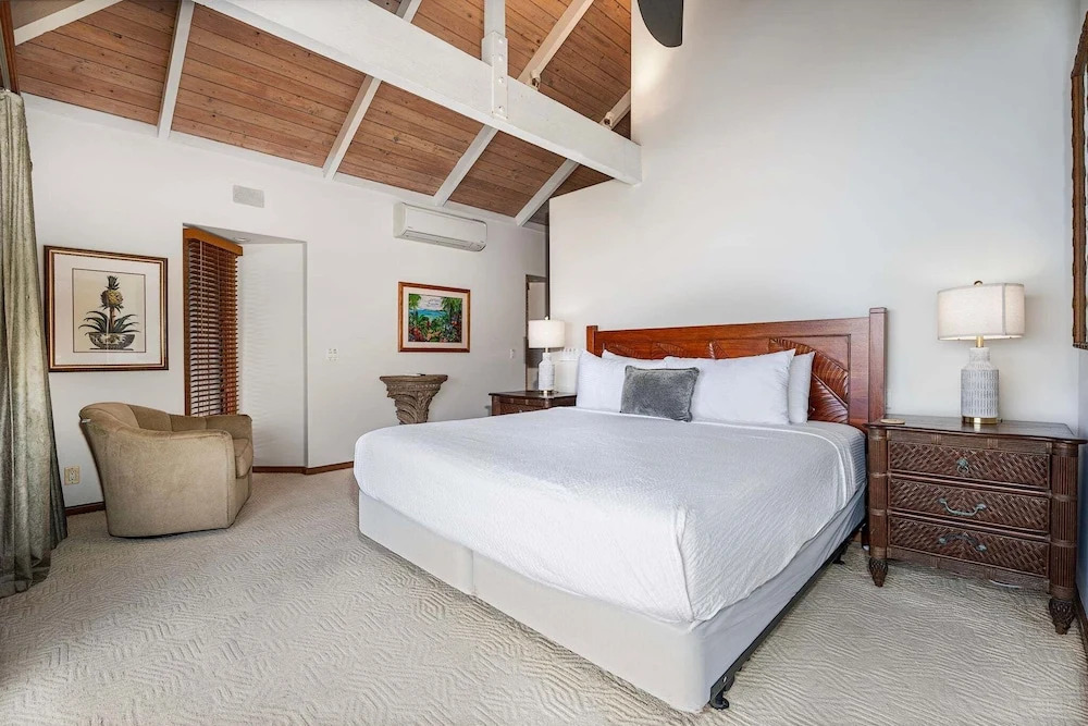 Air-conditioned Ocean Front Hawaii Townhome! - Sleeps 6 - Vrkcv