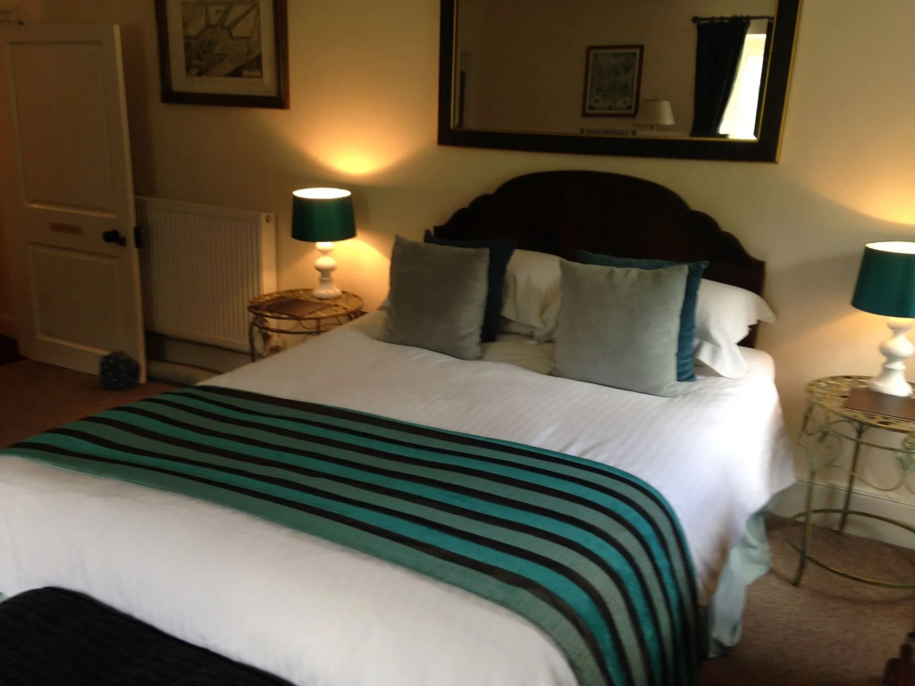 Rollestone Manor B&B and Restaurant