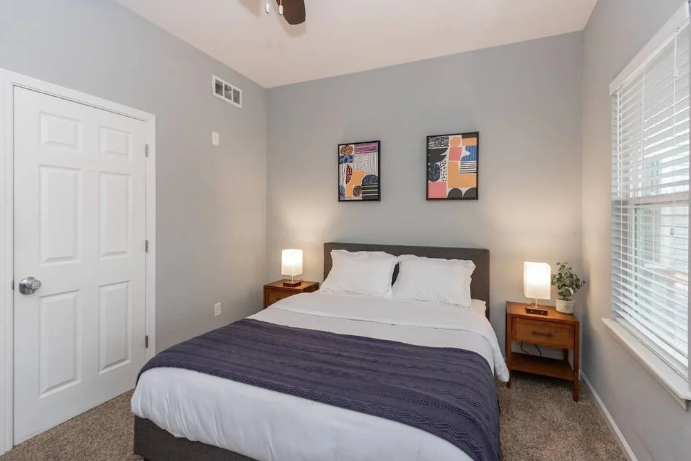 Beautiful 3BR2BA CozySuites |7 min to Lucas Oil