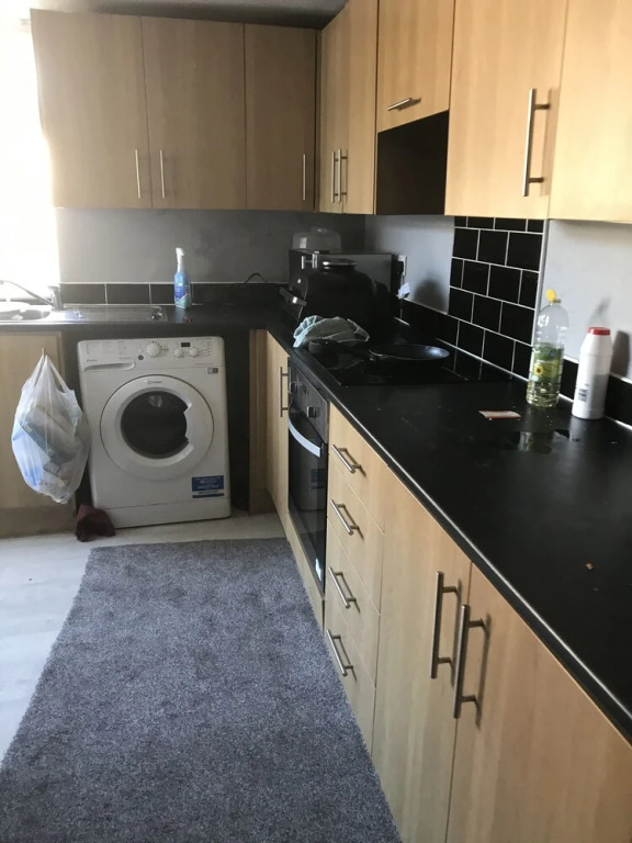Contractor Accomodation 3-bed House in Liverpool