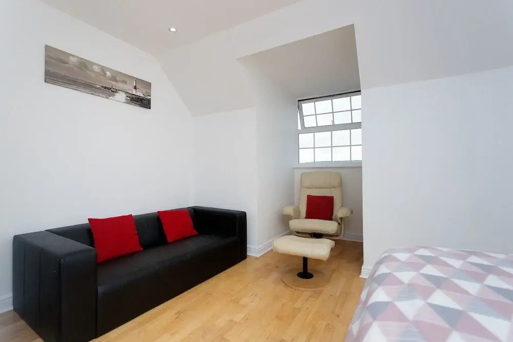 Leeds Townhouse Apartments 7 Beds in 4 Bedrooms