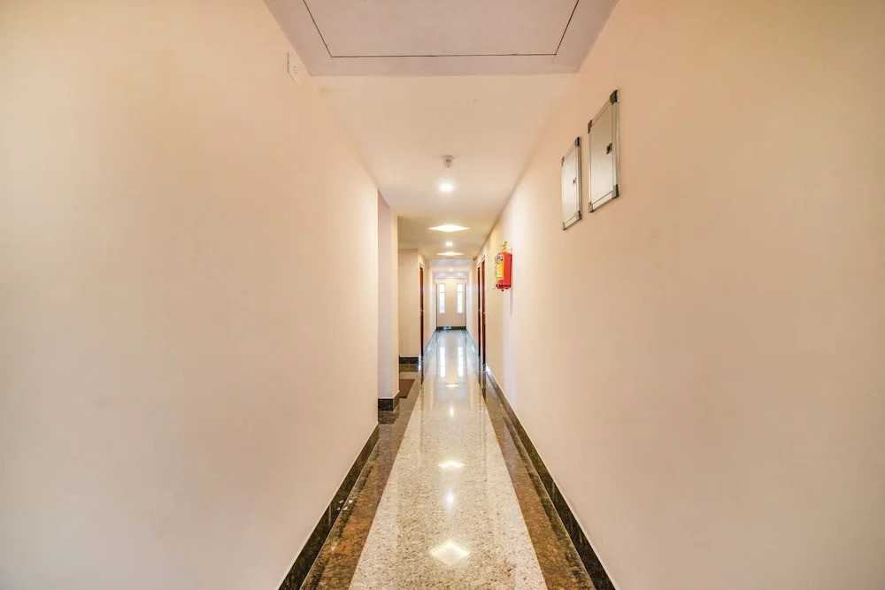 Fabhotel Radha Residency