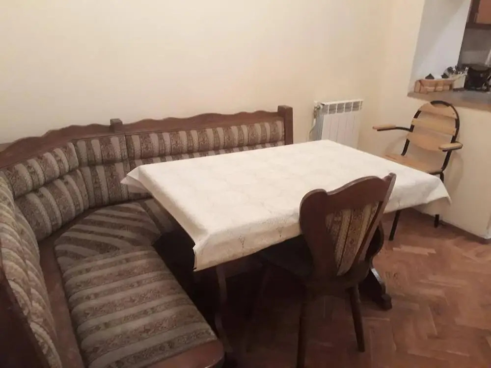 Пятиэтажный каменный дом