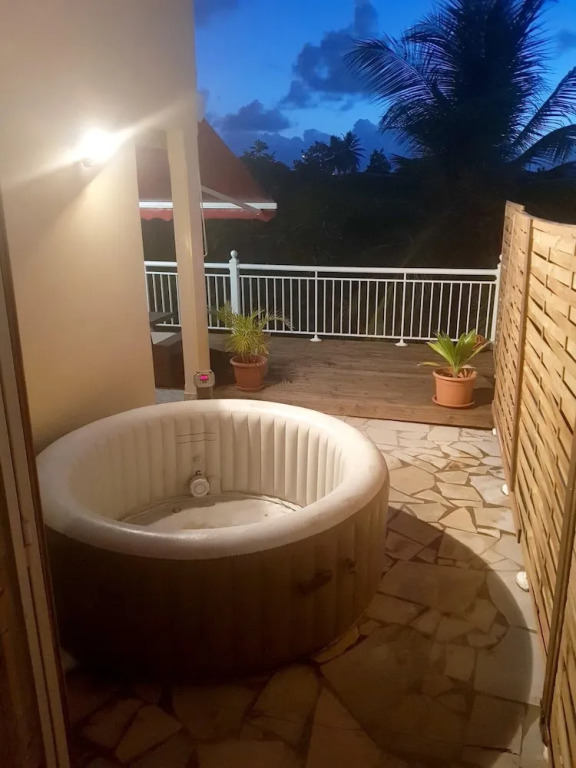 Apartment with One Bedroom in Le Gosier, with Wonderful Mountain View, Enclosed Garden And Wifi - 3 Km From the Beach
