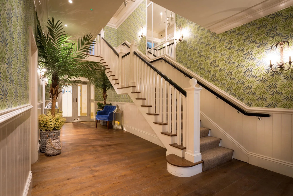 Roslin Beach Hotel