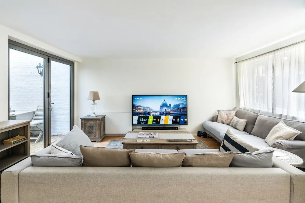 3BD Mews House with Courtyard in Kew