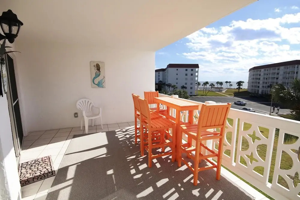 144 El Matador 1 Bedroom Condo by RedAwning
