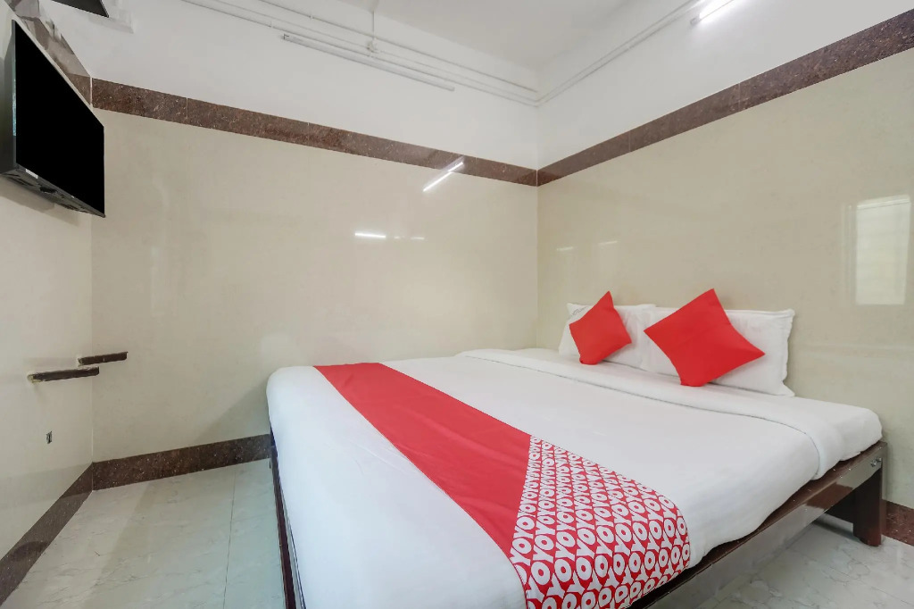 Ammayi Hotel by OYO Rooms