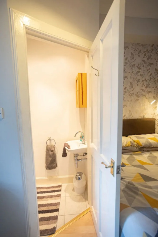 Sandgate 2-bed Apartment in Ayr Central Location