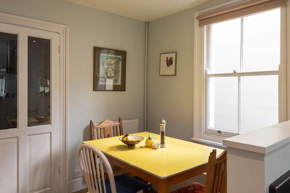 Cosy and Beautiful 2BR Flat Near Battersea Fits 4