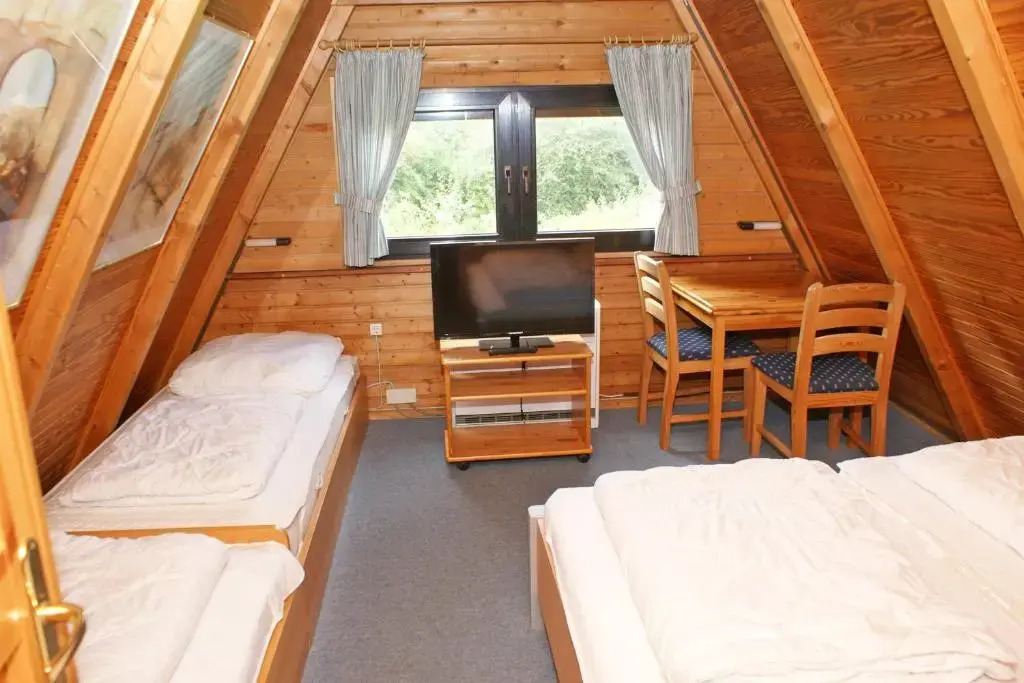Zeltdachhaus _ 2 x TV _ ruhige Lag