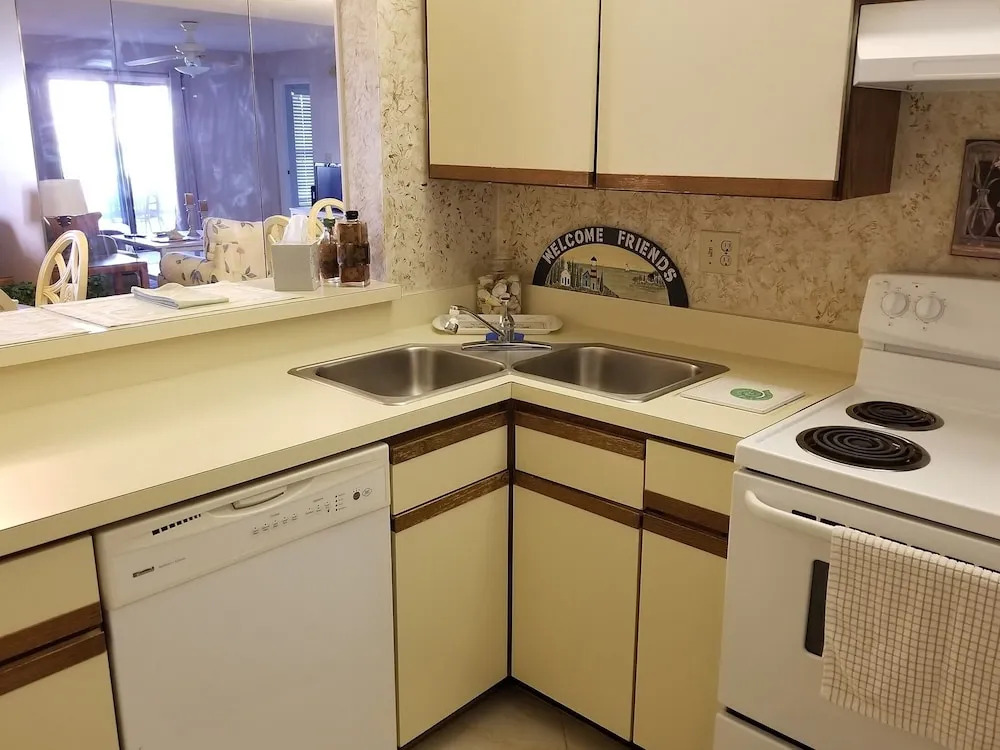2 Bed, 2 Bath, Ocean View, Poolside - Sea Place 13137