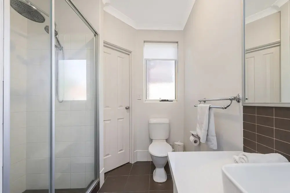 Stylish 3-bed Townhouse With Courtyard & BBQ