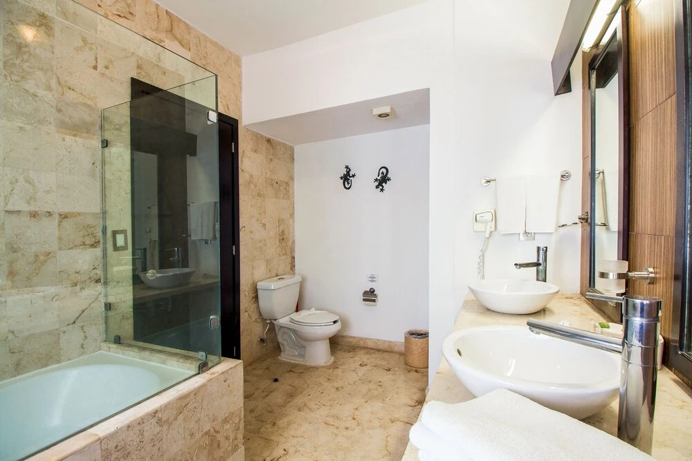 Corto Maltes 205 Ocean Front Condo 2bd 2 Bath