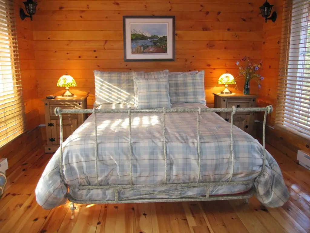 Domaine Rivière Sacacomie Chalets et Bed and Breakfast -Manoir Canergie