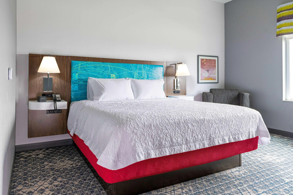 Hampton Inn & Suites Pittsburgh New Stanton PA