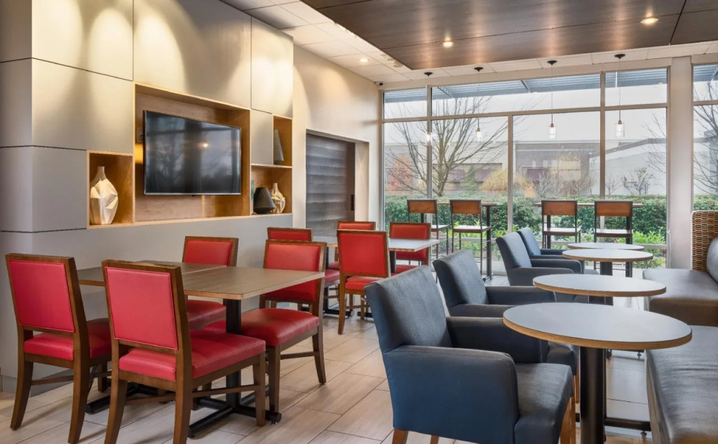 Holiday Inn Express & Suites Salem North - Keizer by IHG