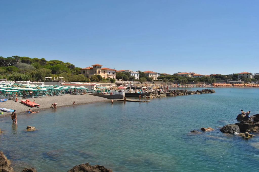 C.I.R. N. 049017LTN0011 - In vacation residence -30 mt from the sea, apartment on 2 levels, for 5 pe-FREZZINI La Perla