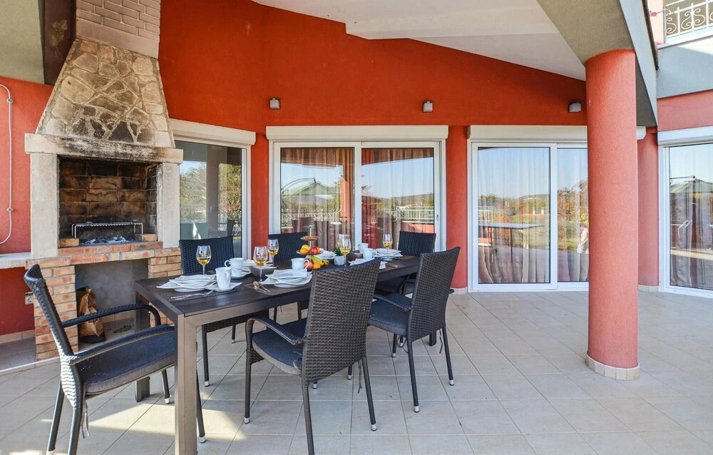 Beautiful Home in Rovinjsko Selo With Outdoor Swimming Pool, Wifi and 3 Bedrooms