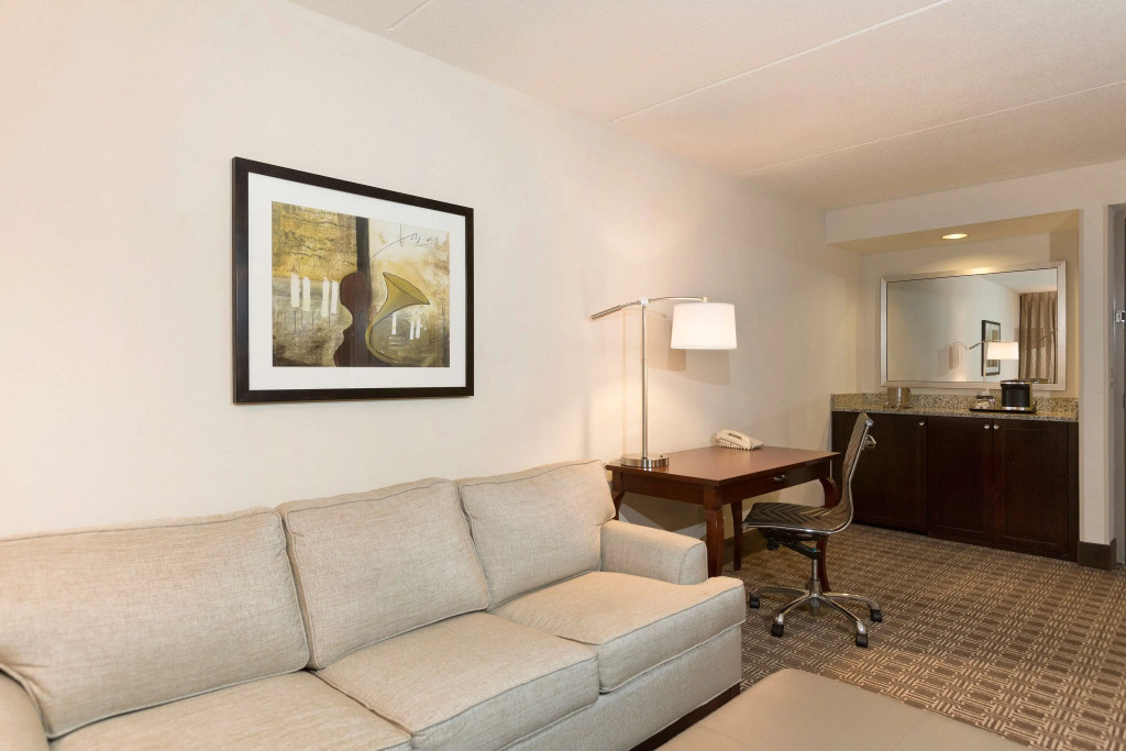 DoubleTree Suites by Hilton Nashville Airport