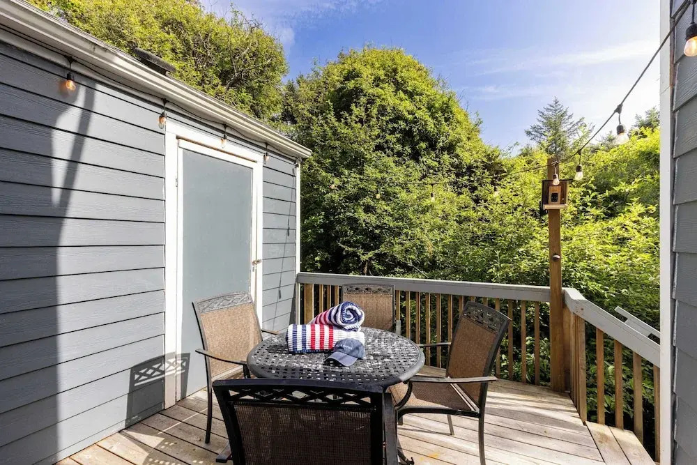 Royal Canoe by Avantstay Walk to the Shore + Cozy Fireplace