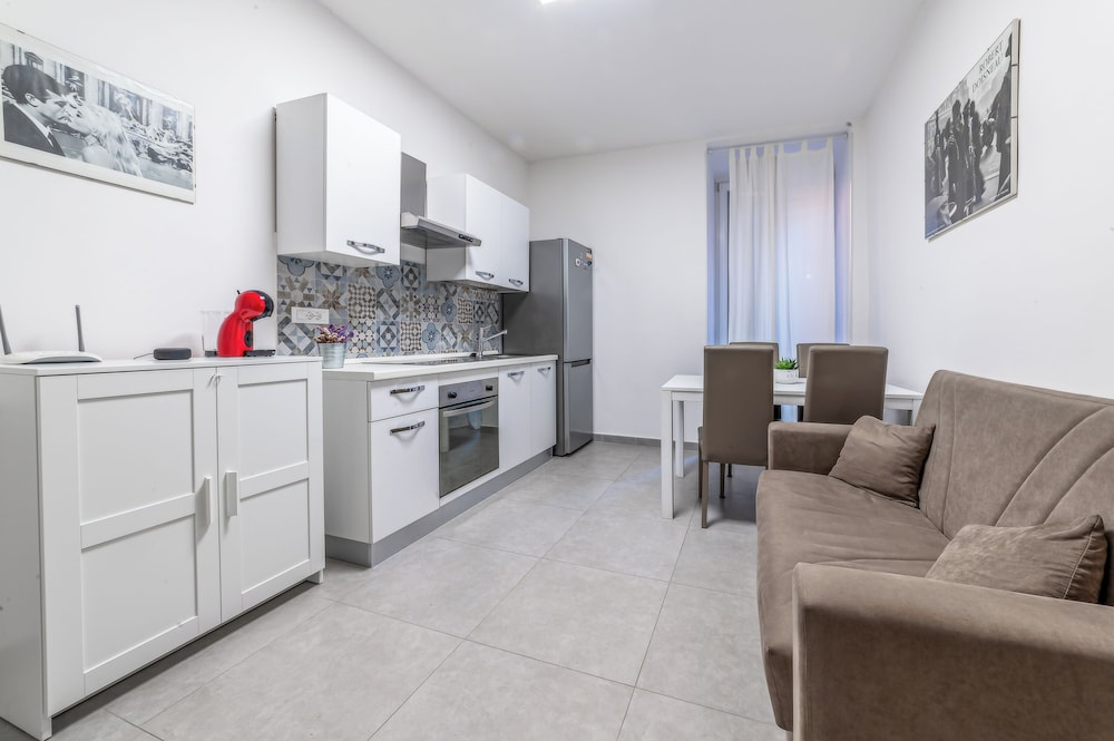 Cozy Enna Rooms - Metro Re di Roma & WiFi