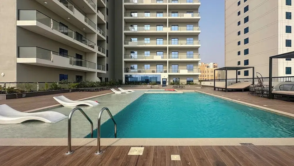 Waves - Stylish 1BR Close to IMG World & Global Village