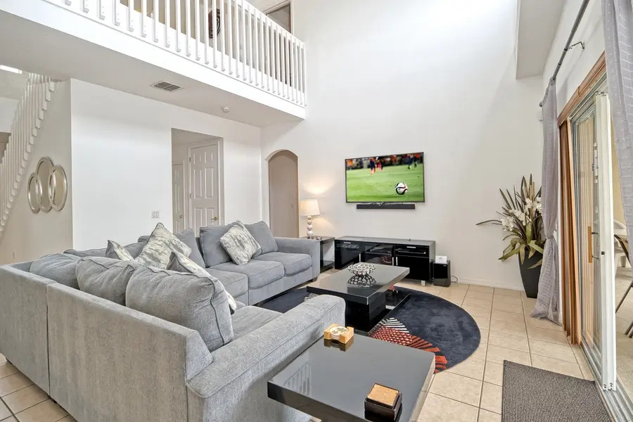 Fabulous 5 Bed Villa In Popular Location