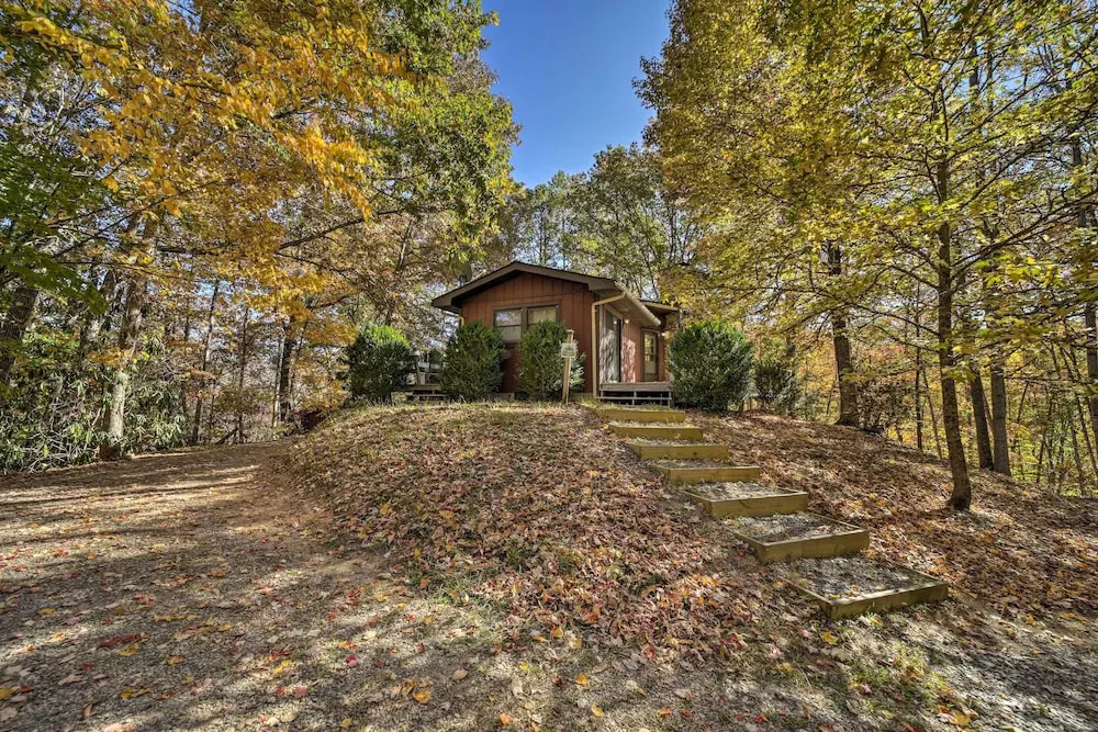 Pet-friendly Cabin - 1 Mi From Fontana Lake!