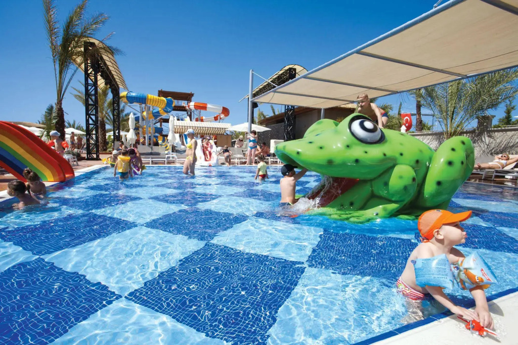 Quattro Beach Spa & Resort Hotel