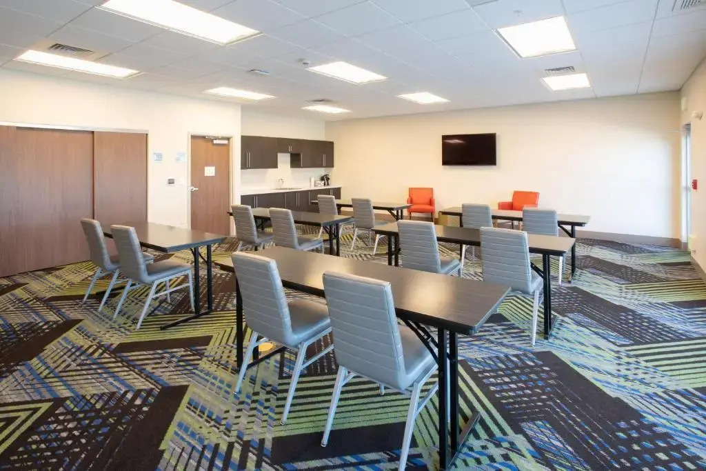 Holiday Inn Express & Suites - Goodland I-70 by IHG