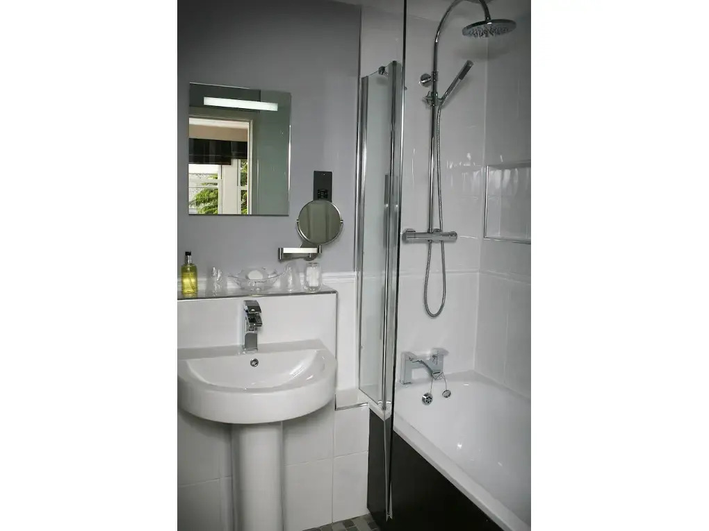 TOWNHOUSE ROOMS