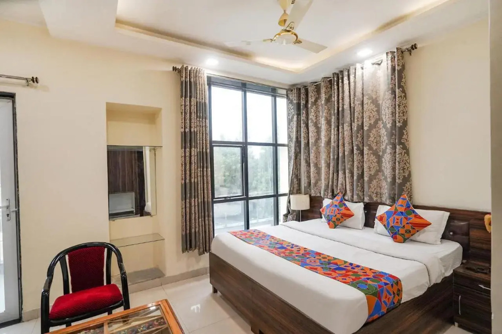 Yoyo Rooms Near Saphire International School Sector 70