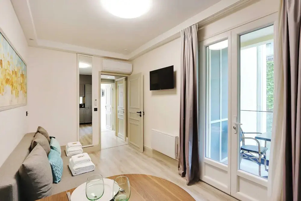 Cosy Apartment With Balcony - 2br/6p- La Roquette