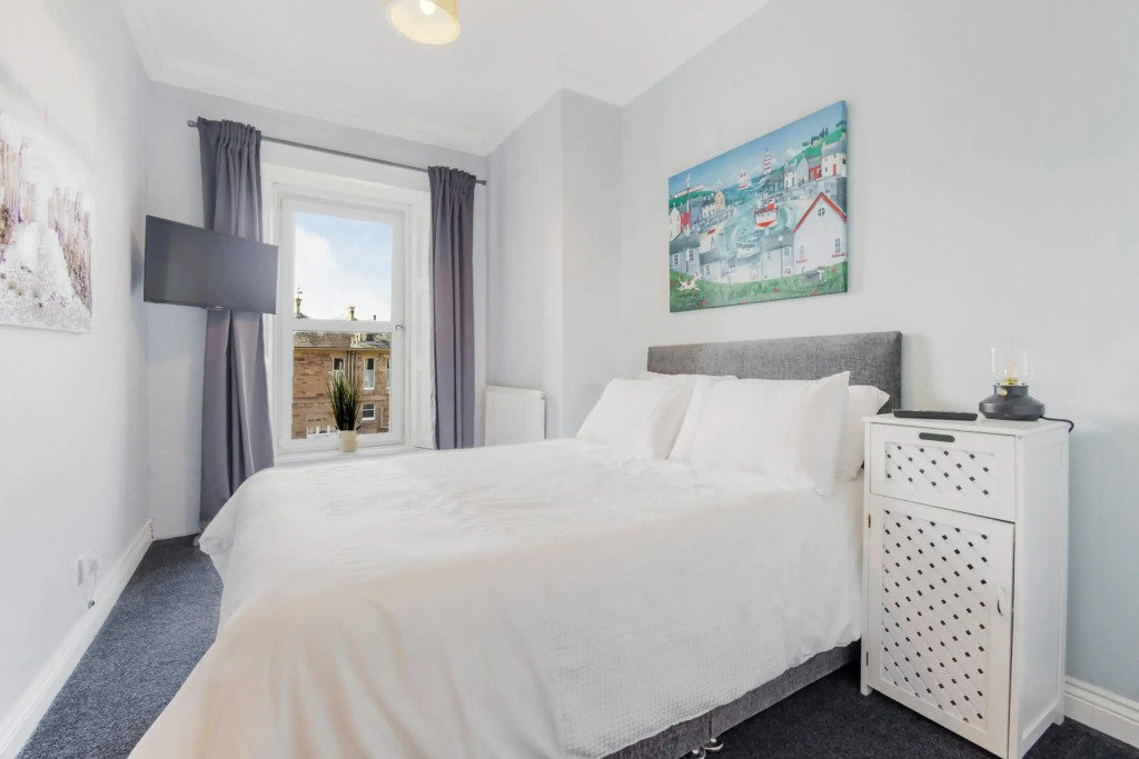 Beautiful 2 to 3 bed apartment with stunning views!