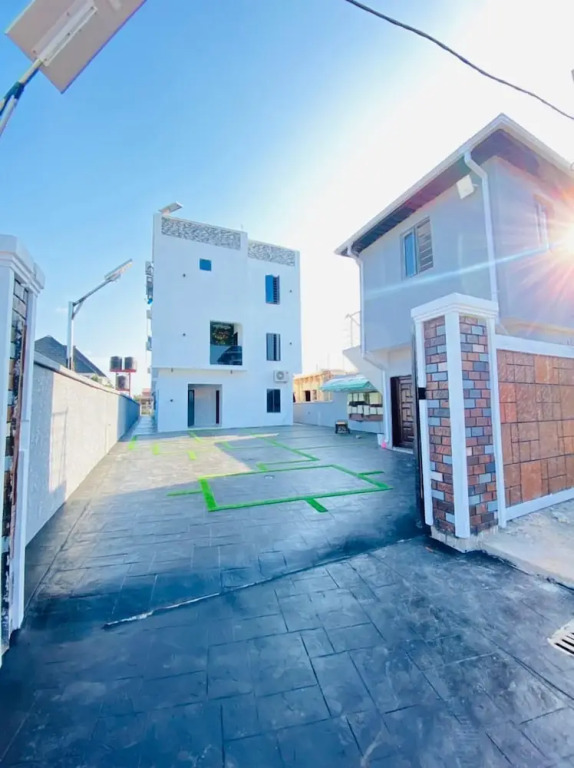 Mini Flat with Starlink Internet & Pool