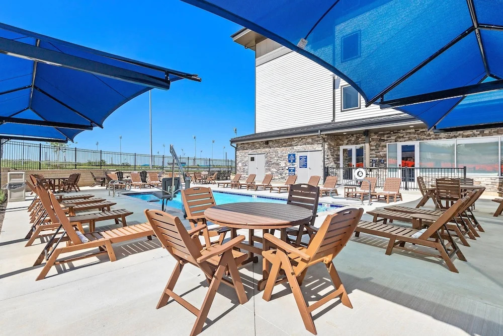 Holiday Inn Express Kansas City North - Parkville by IHG