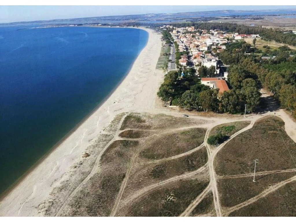 Holiday home on the Torregrande seafront, 30 meters from the seashore-Casa delle Palme